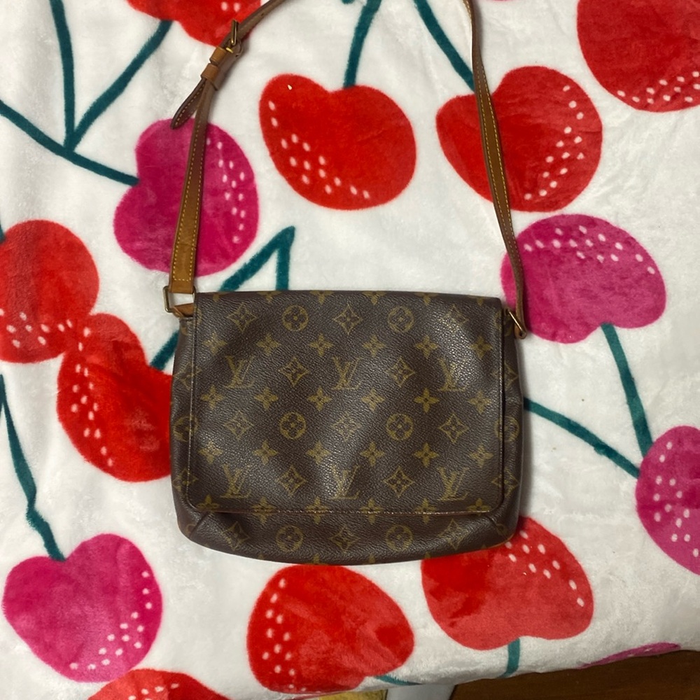 LV purse !